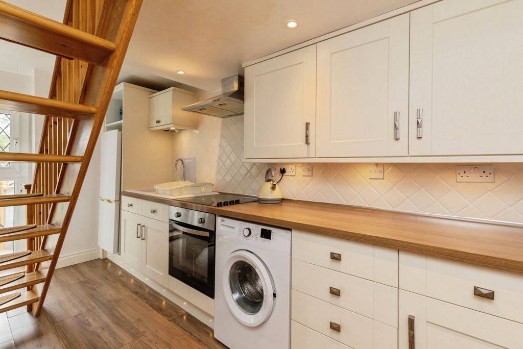 Property photo 3 of 11 Pbox-Img.Jpg