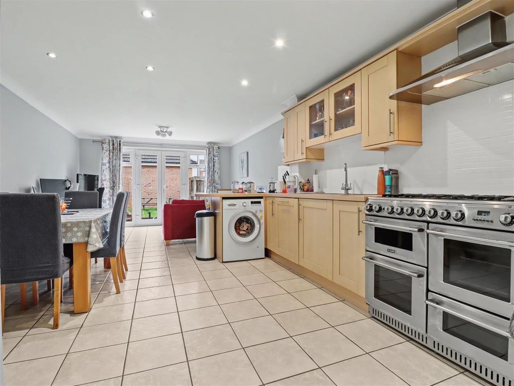 Property photo 3 of 17 Kitchen/Diner