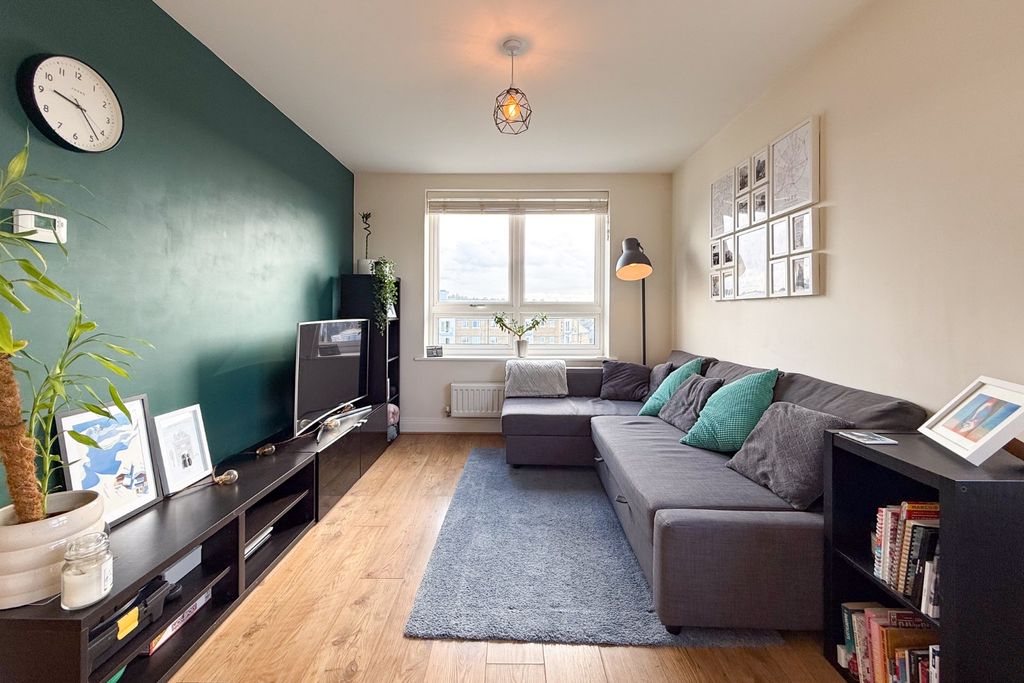 Property photo 2 of 16 4487597
