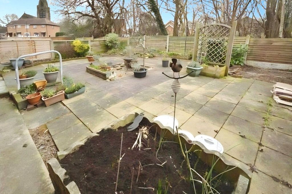 Property photo 2 of 11 Garden