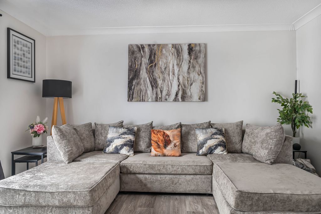 Property photo 3 of 14