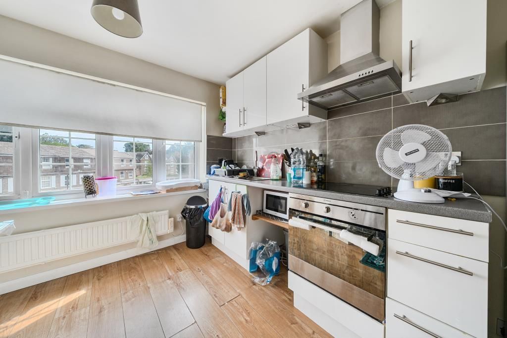 Property photo 2 of 9 Kitchen