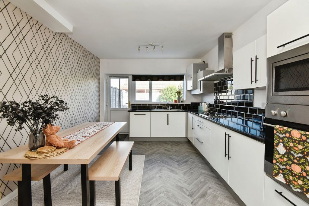 Property photo 2 of 17 Pbox-Img.Jpg