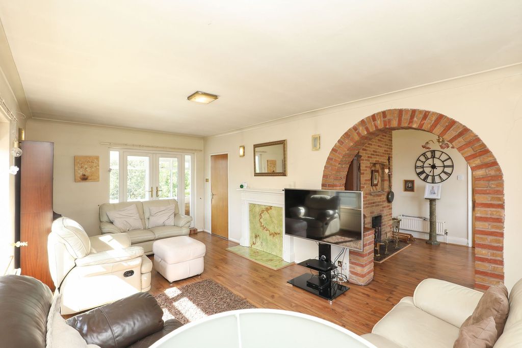 Property photo 3 of 33