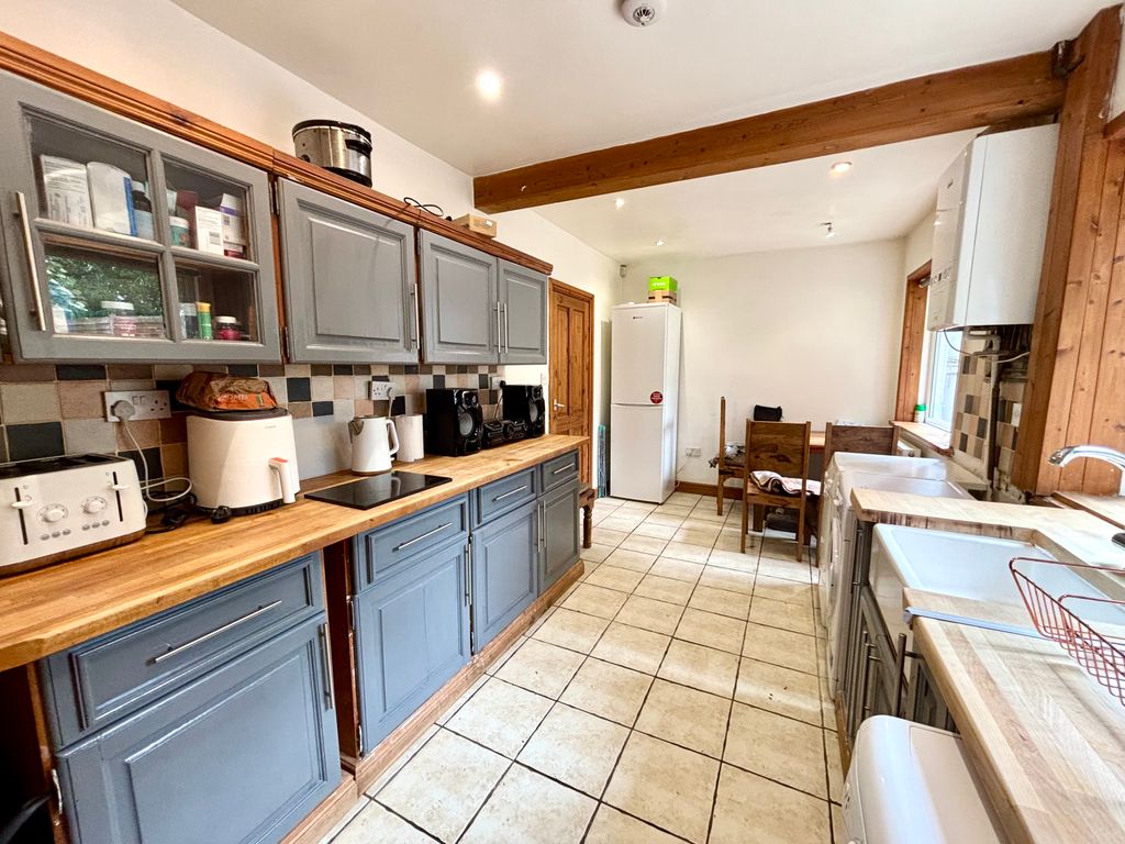Property photo 2 of 11 Dining Kitchen
