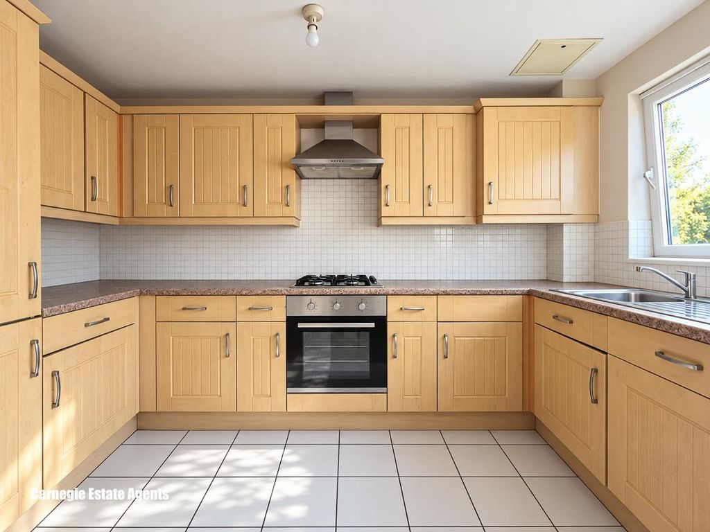 Property photo 3 of 11 Kitchen