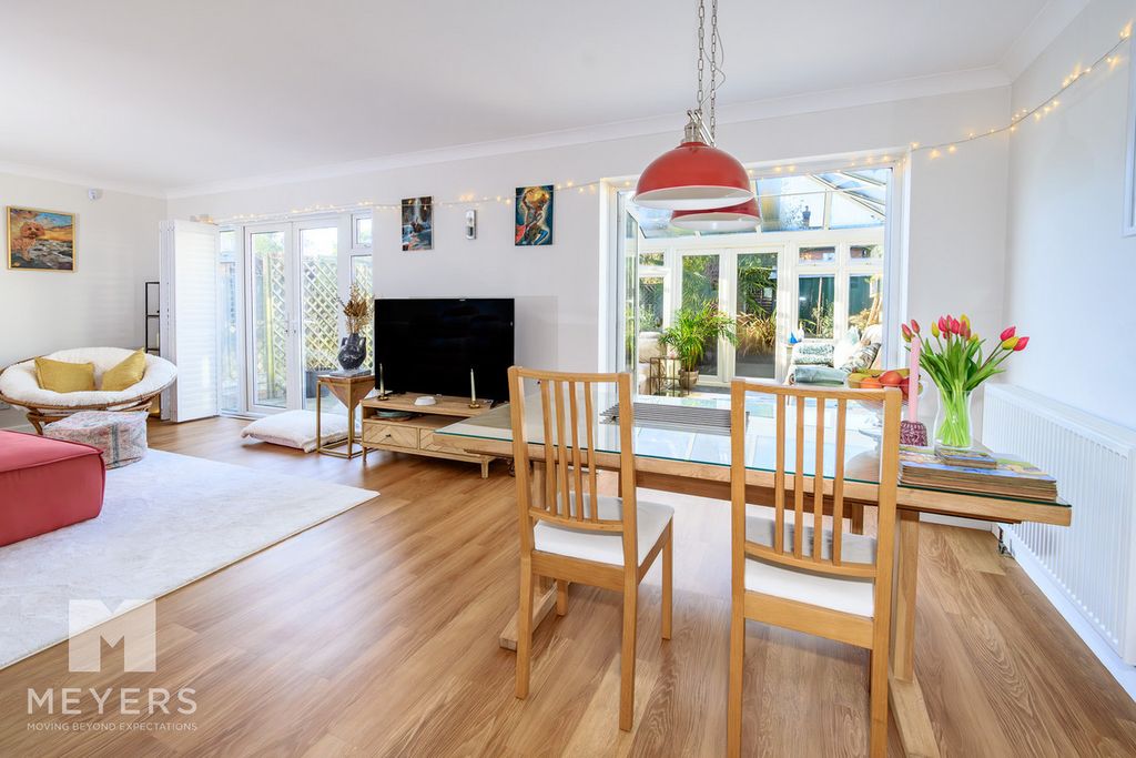 Property photo 2 of 31