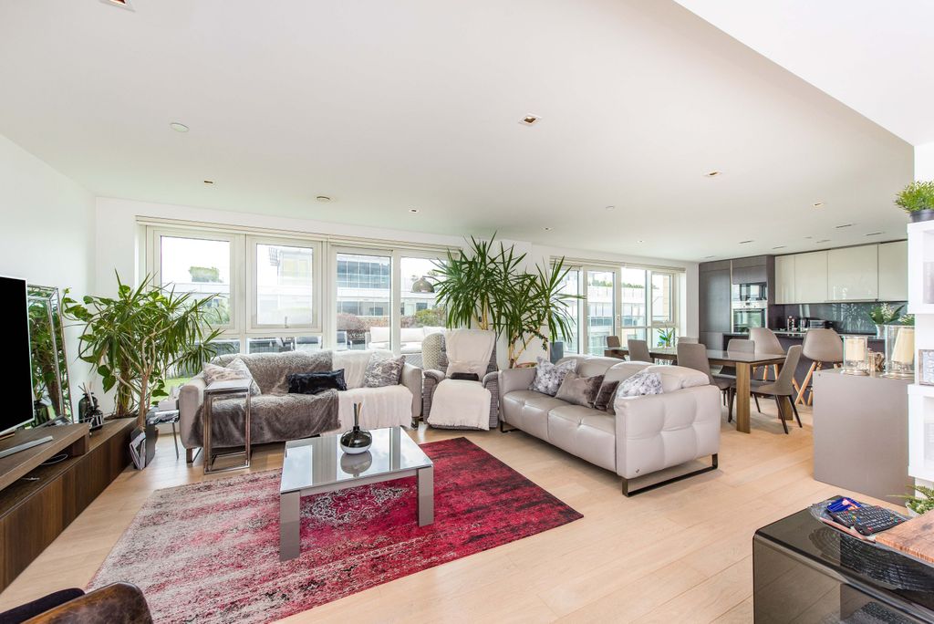 Property photo 3 of 23 Photography