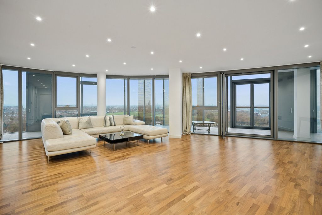 Property photo 2 of 25