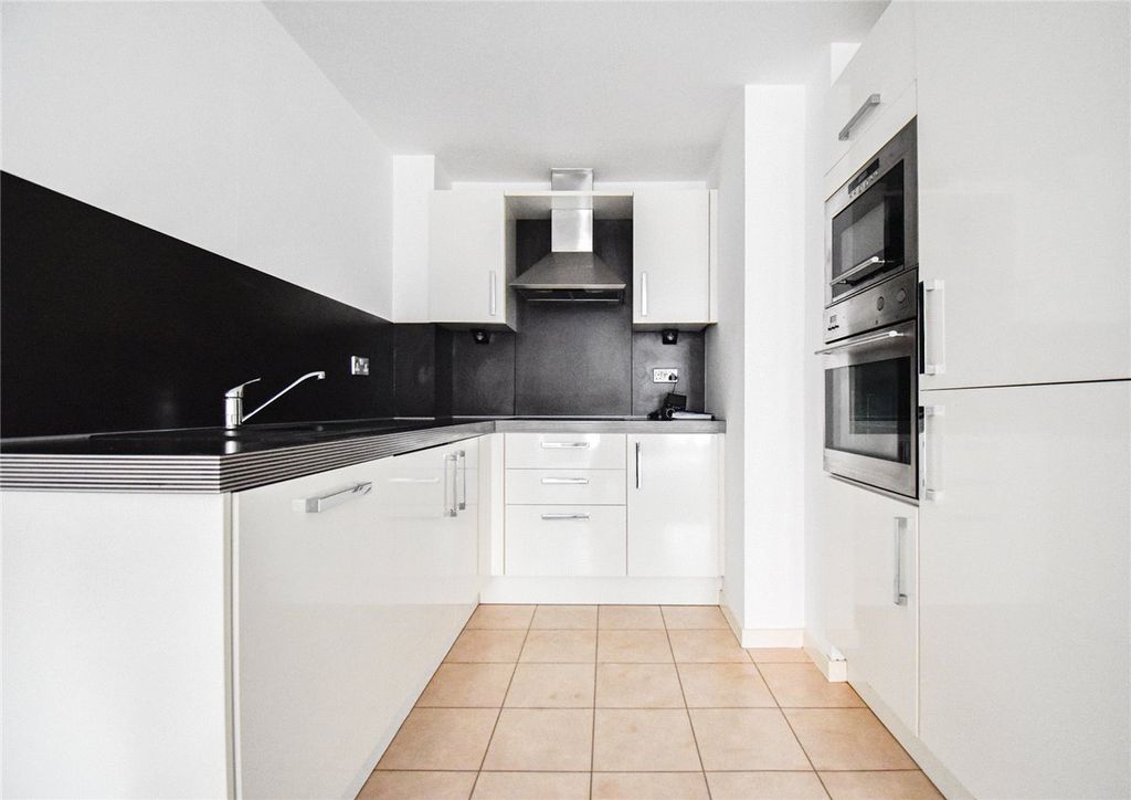 Property photo 2 of 11 Picture No. 27