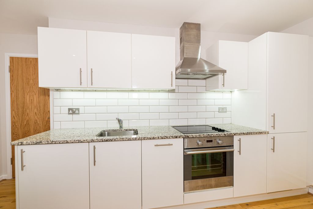 Property photo 1 of 28
