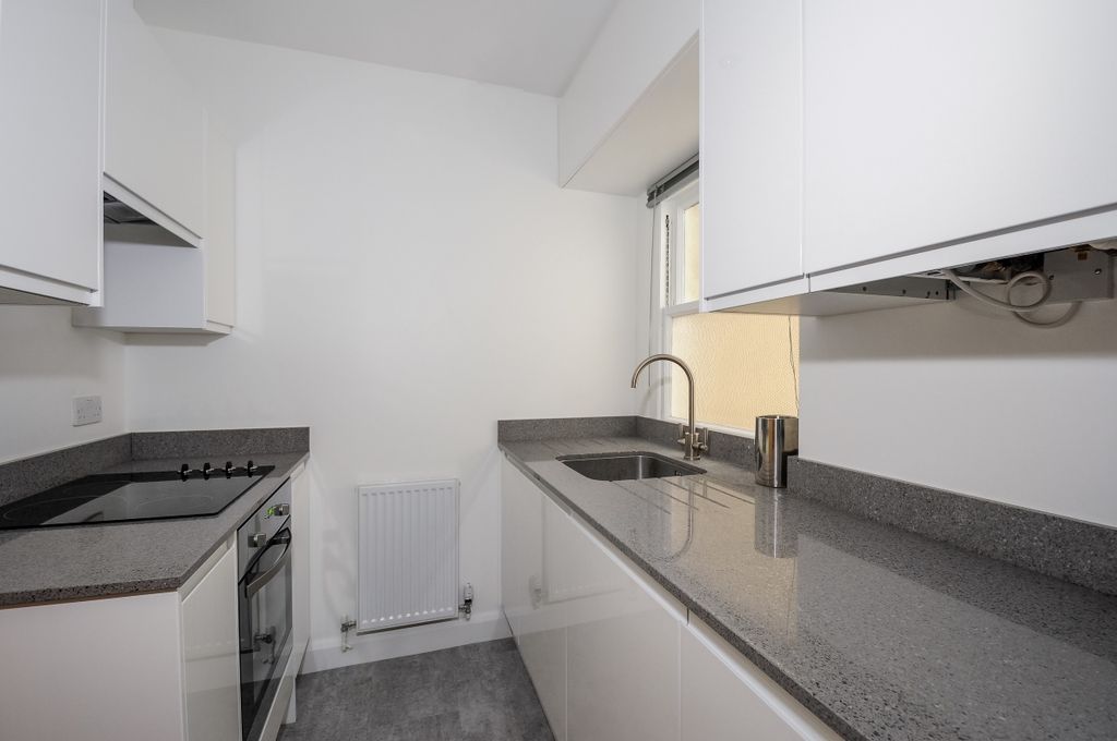 Property photo 3 of 6 Kitchen