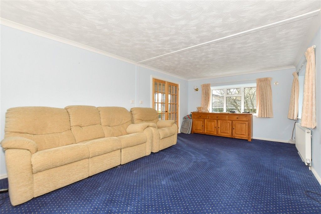 Property photo 3 of 12 Lounge