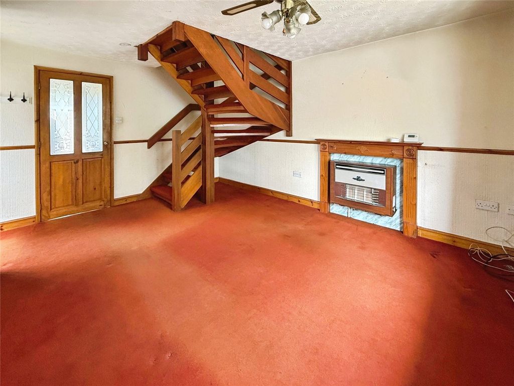 Property photo 2 of 11 Lounge