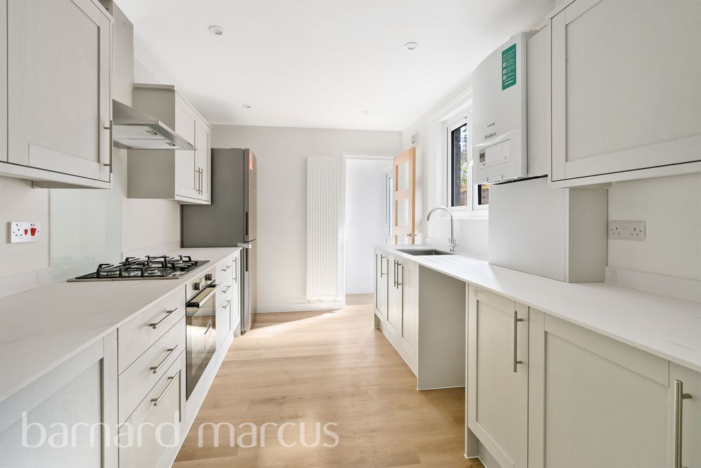 Property photo 2 of 8 Kitchen