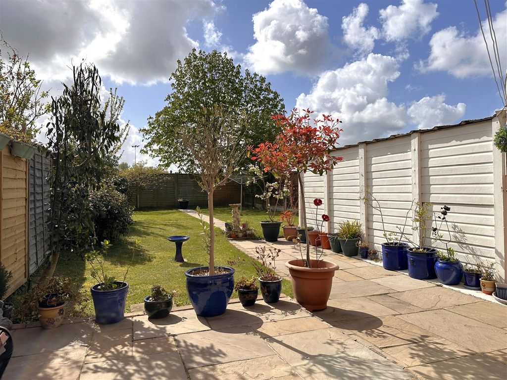 Property photo 3 of 16 Well-Appointed Rear Garden 764