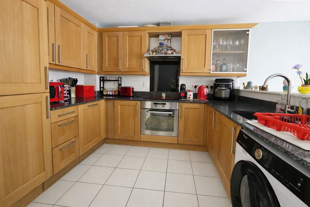 Property photo 2 of 16 Kitchen