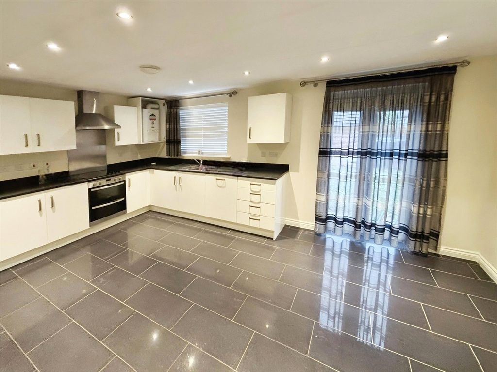 Property photo 2 of 16 Picture No. 28