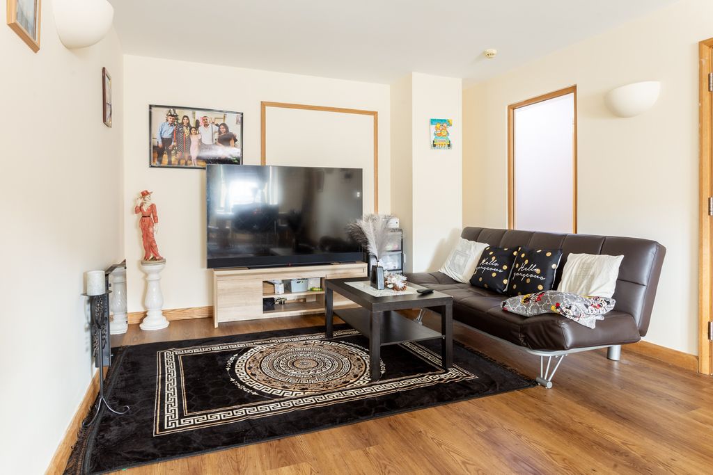 Property photo 3 of 14