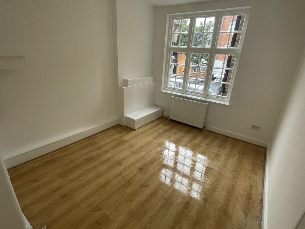 Property photo 2 of 10 Bedroom