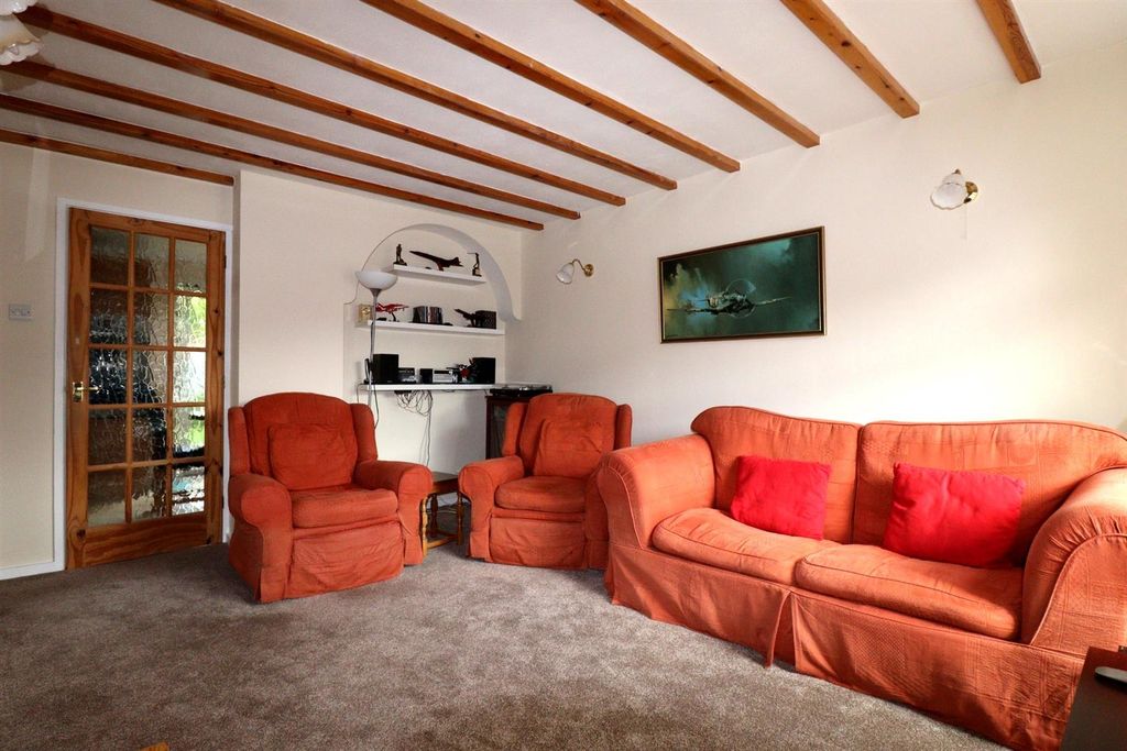 Property photo 2 of 14 Living Room