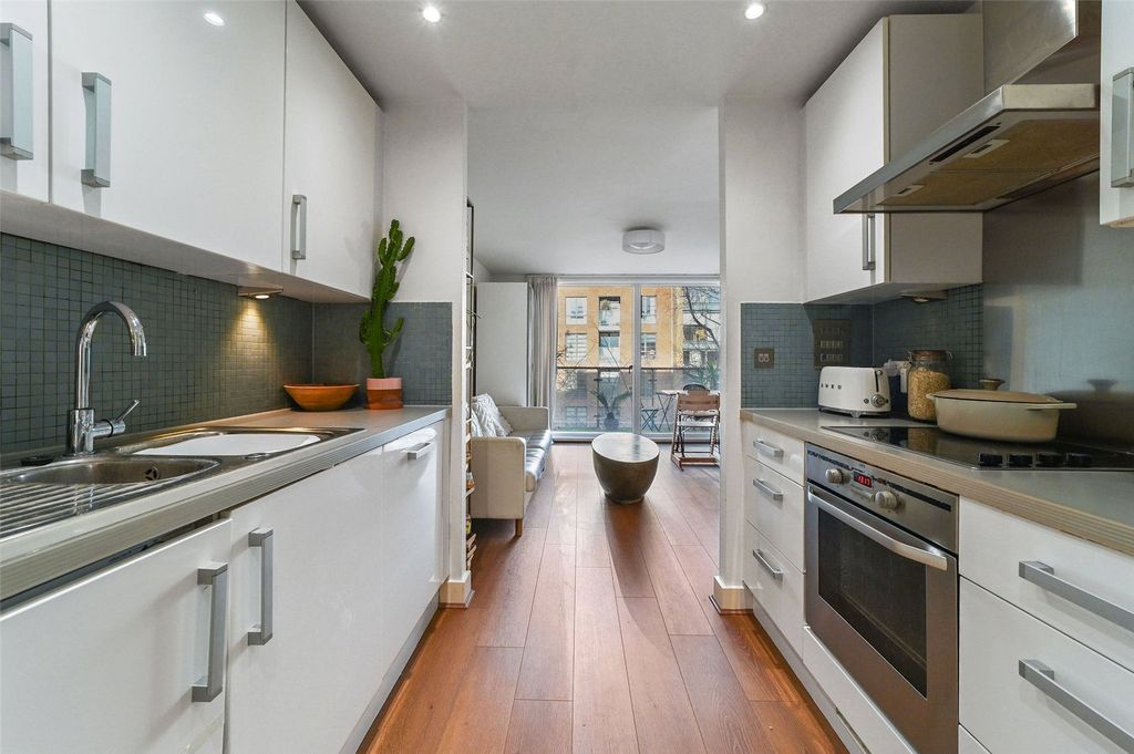 Property photo 2 of 17 Kitchen