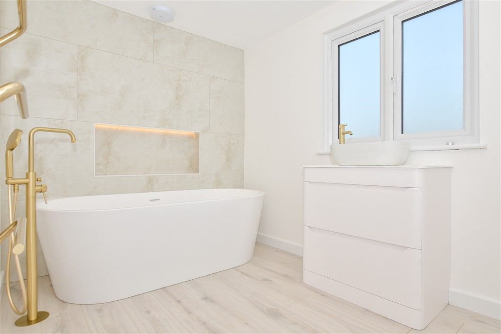 Property photo 3 of 18 Bathroom