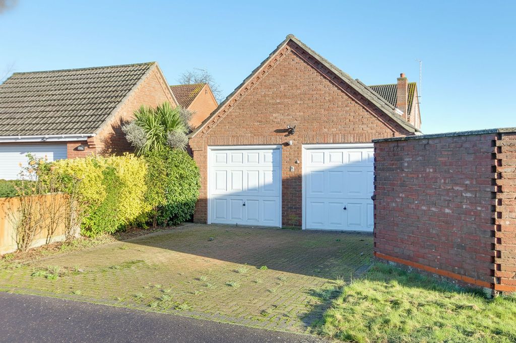 Property photo 2 of 25