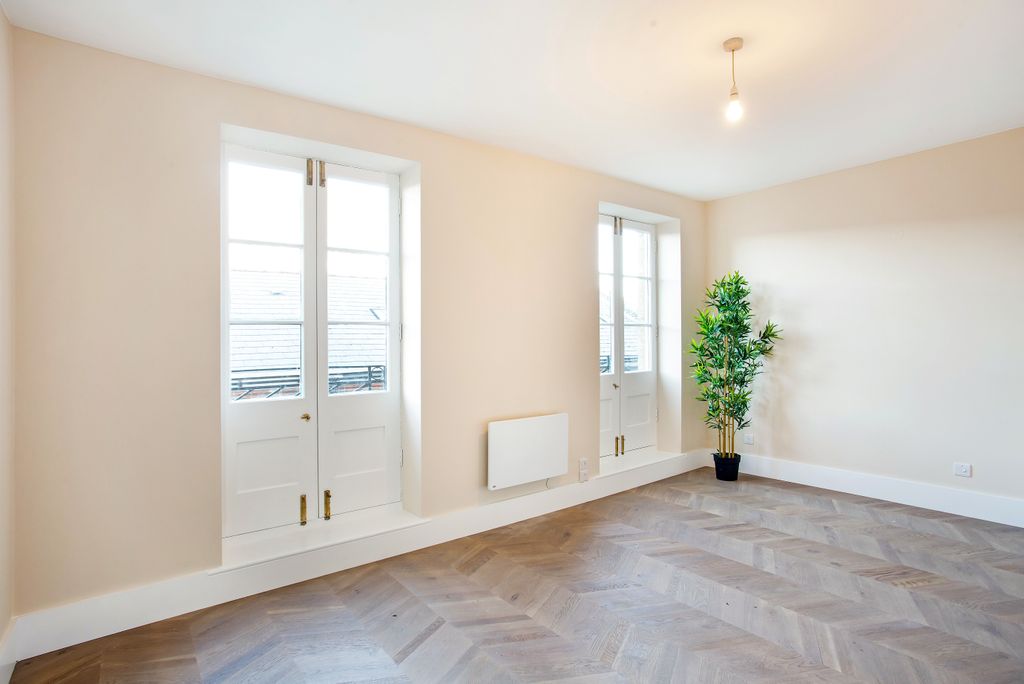 Property photo 3 of 10 Reception