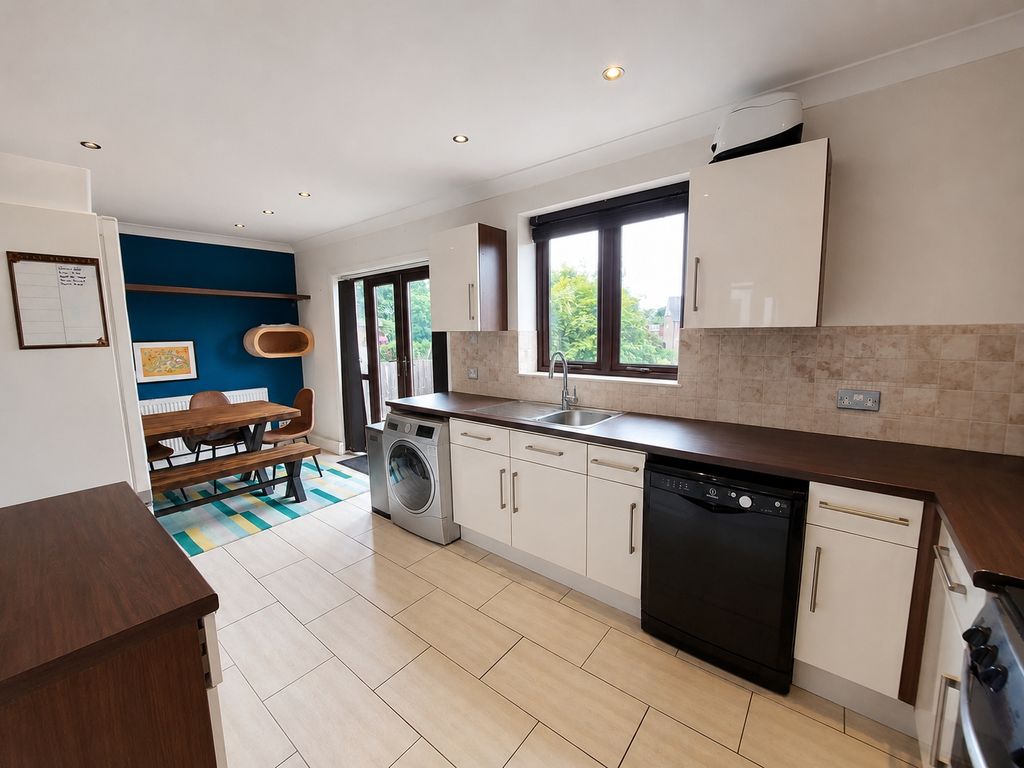 Property photo 2 of 12 Kitchen