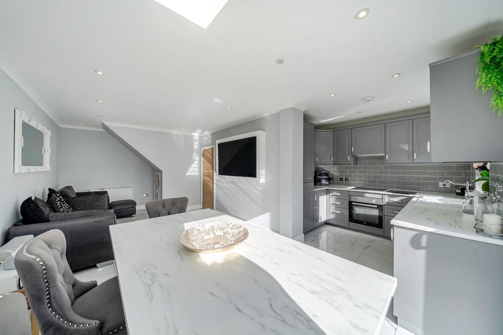Property photo 3 of 23 1538375-22-6Ae09B...