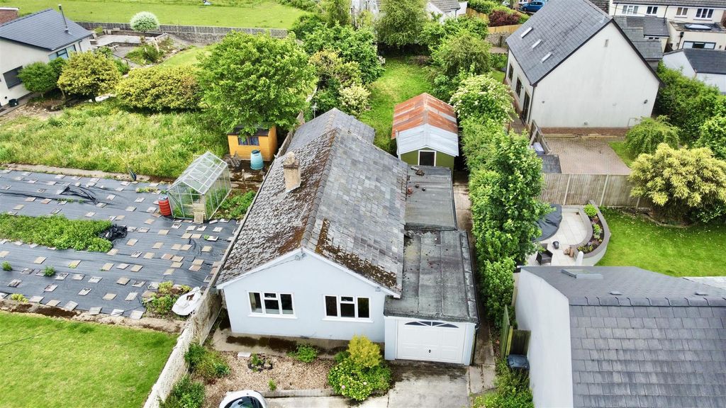 Property photo 2 of 27