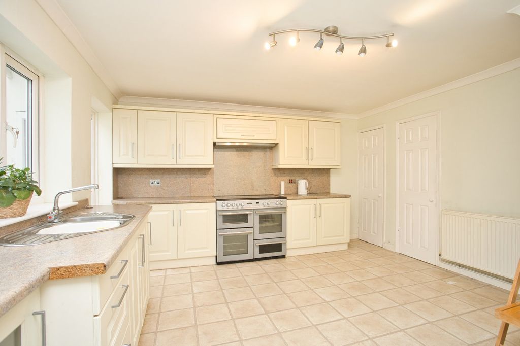 Property photo 3 of 12 Picture 3