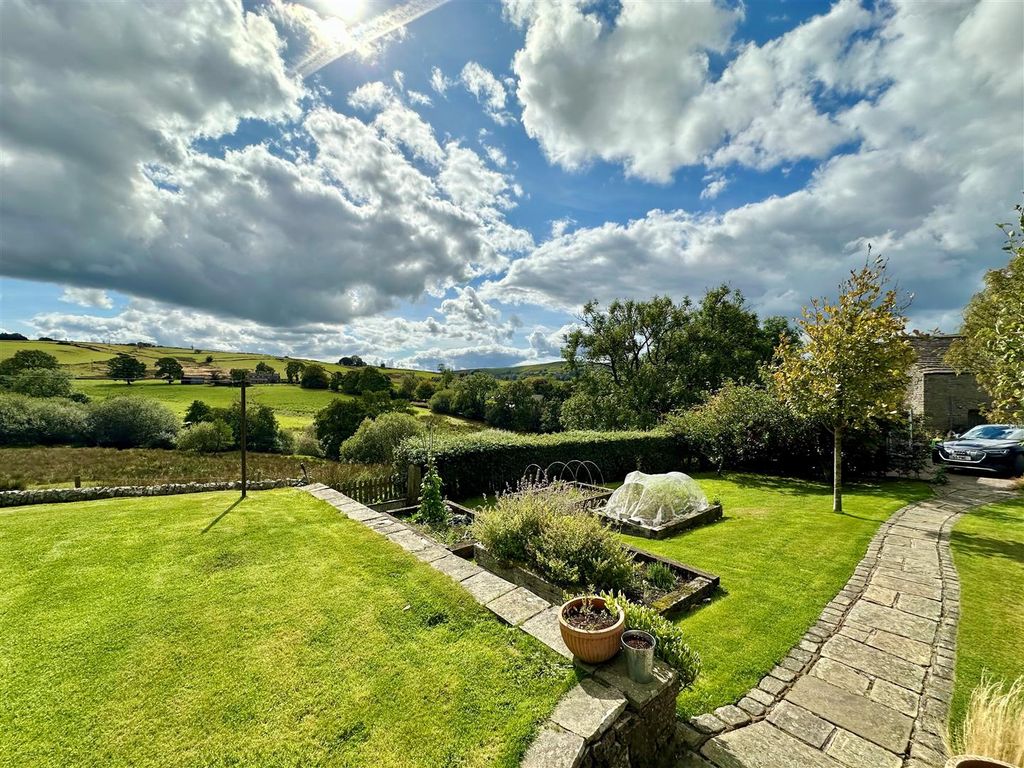 Property photo 2 of 25