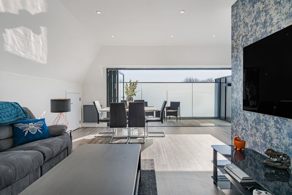 Property photo 3 of 35 Picture No. 36