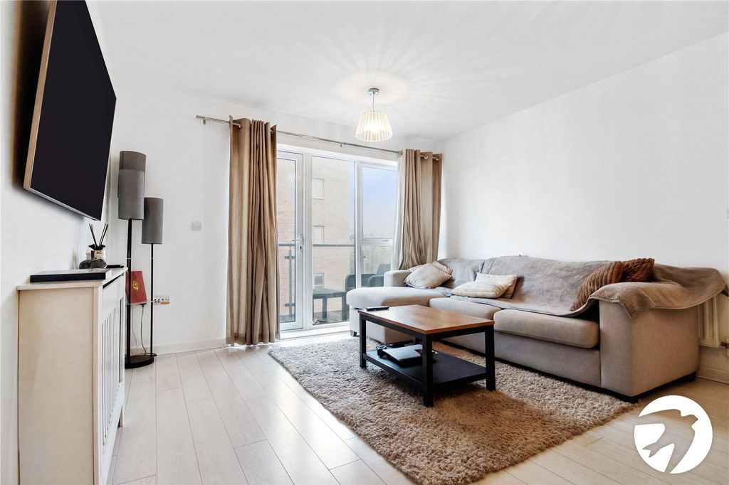 Property photo 3 of 7 Living Room