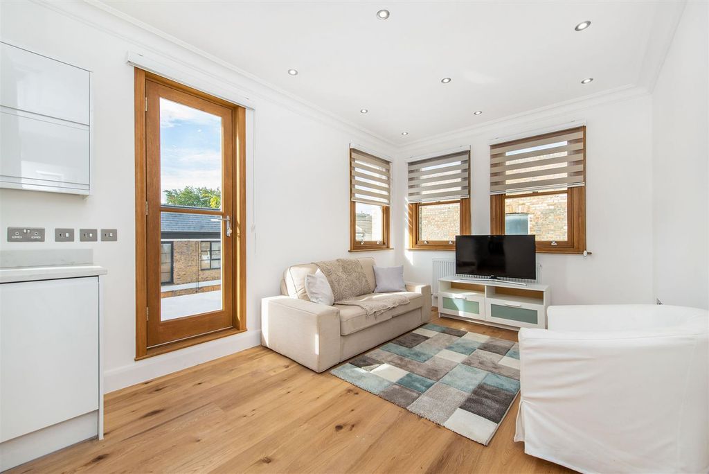 Property photo 1 of 10 31493_Davies__And__Davies_Flat_1_67A_Stroud_Green_