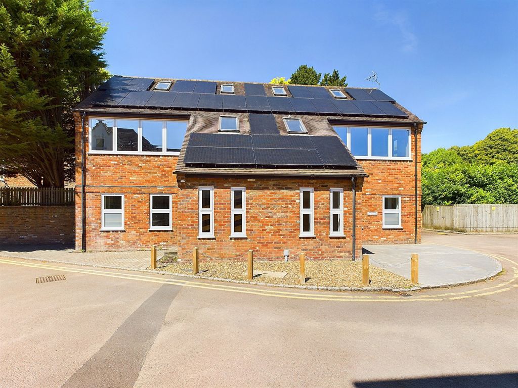 Property photo 1 of 11 60000232-Hr-1