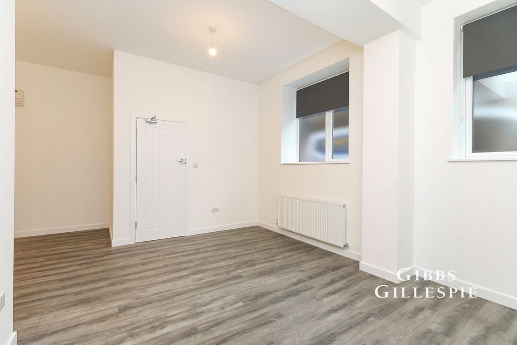 Property photo 3 of 10 Photo