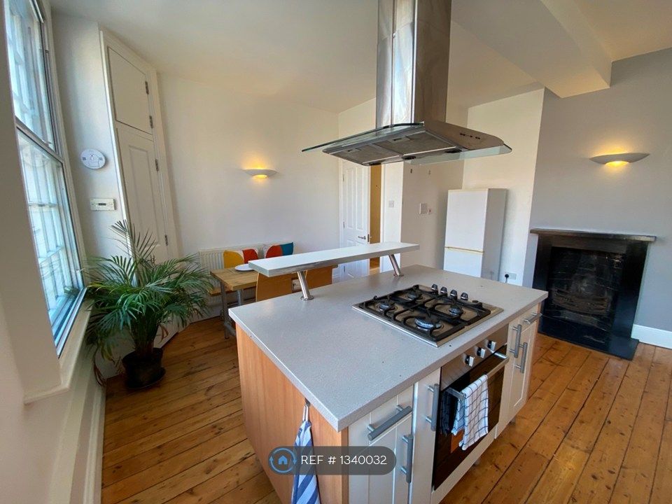 Property photo 3 of 35