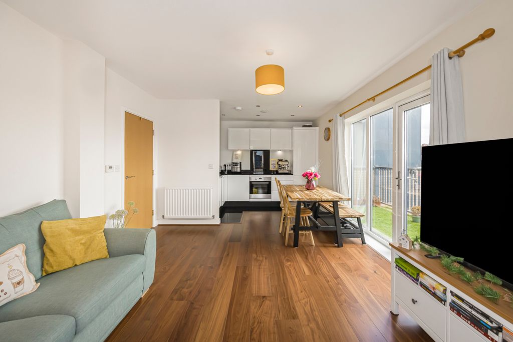 Property photo 3 of 15 11,45 The Point 45 Clarence Avenue -008