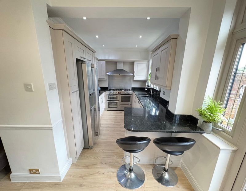 Property photo 2 of 18 Kitchen