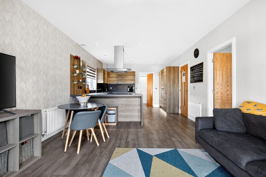 Property photo 3 of 27