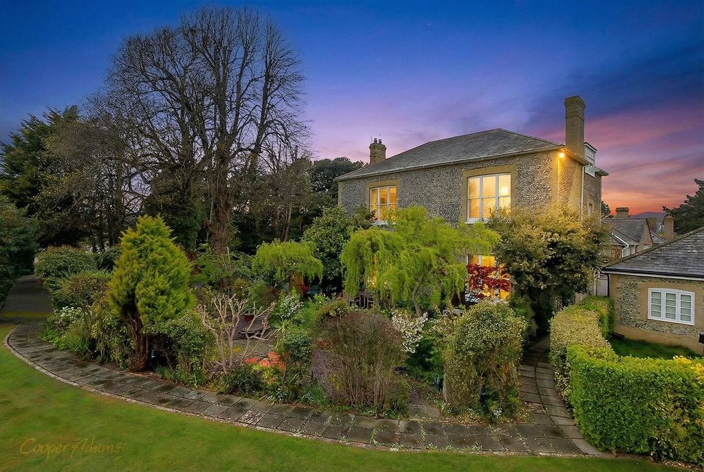 Property photo 1 of 16 Front Twilight