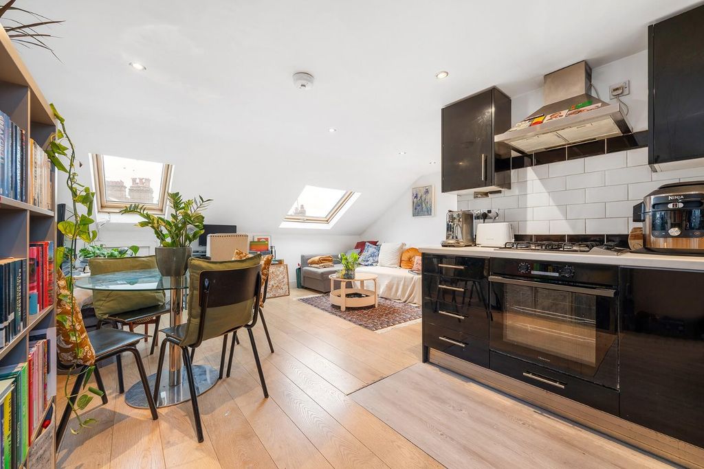 Property photo 2 of 9 Kitchen (2).Jpg