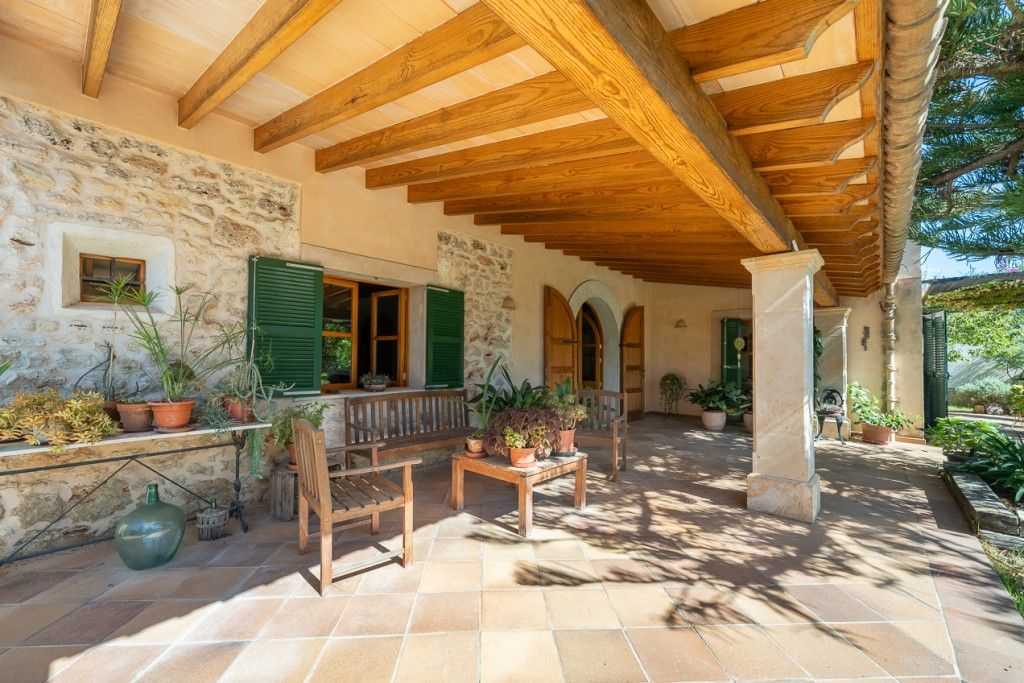 Property photo 3 of 20 Covered Terrace (1)