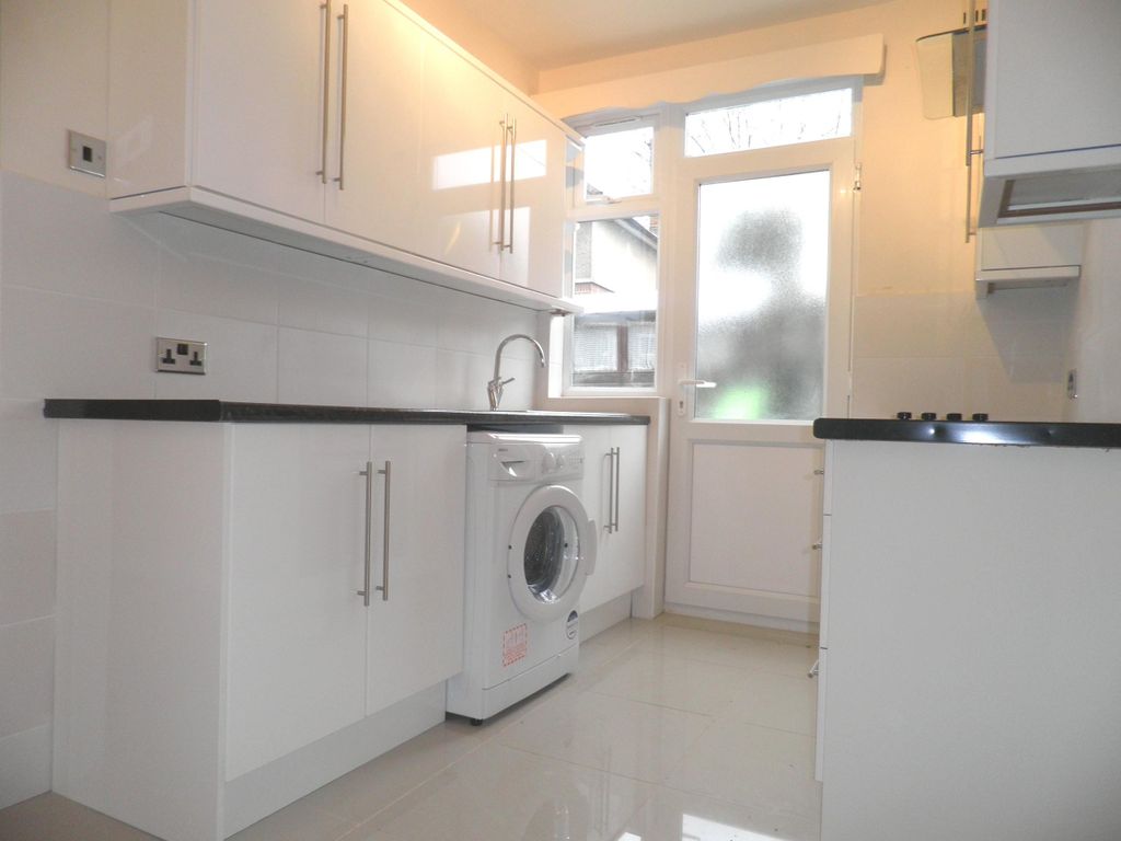 Property photo 2 of 6 Kitchen