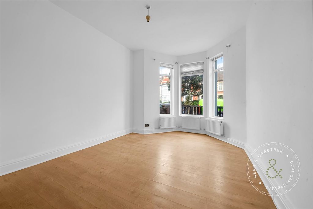 Property photo 2 of 25 Cowbridge-Road-East-12.Jpg