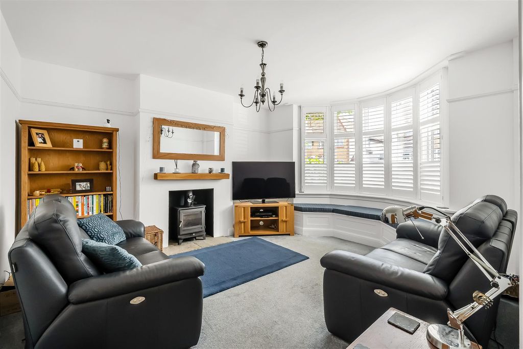 Property photo 3 of 13 34-Kingscroft-Road-2.Jpg