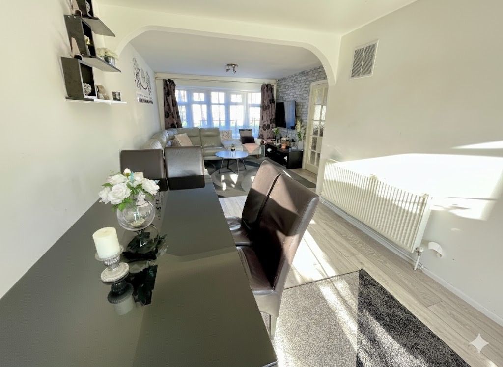 Property photo 2 of 13 4696972